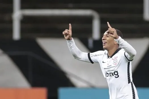 Corinthians vence Internacional e se afasta de vez do Z4