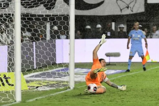 Corinthians poupa os pendurados Cássio, Roni e Adson contra o Santo André