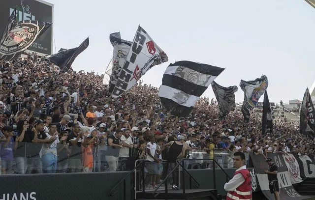 Corinthians tem ingresso com tíquete médio mais caro e Palmeiras lidera em sócios