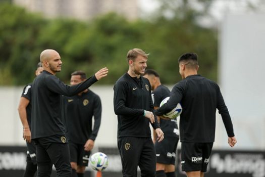 Corinthians treina no CT do Boca Juniors de olho em jogo contra o Fluminense