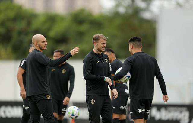 Corinthians treina no CT do Boca Juniors de olho em jogo contra o Fluminense