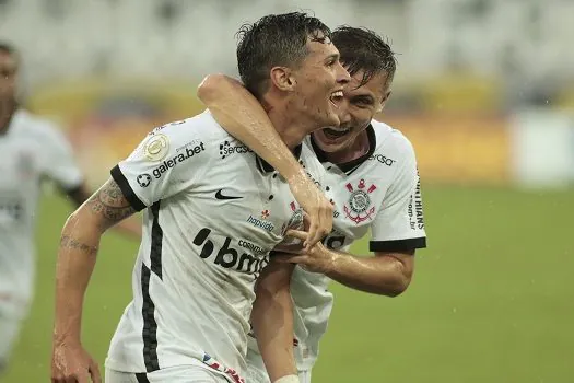 Cazares e Mateus Vital marcam e garantem última vitória do Corinthians no ano