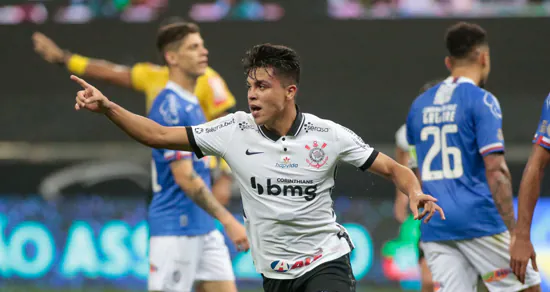 Corinthians vence Bahia e se distancia da zona de rebaixamento