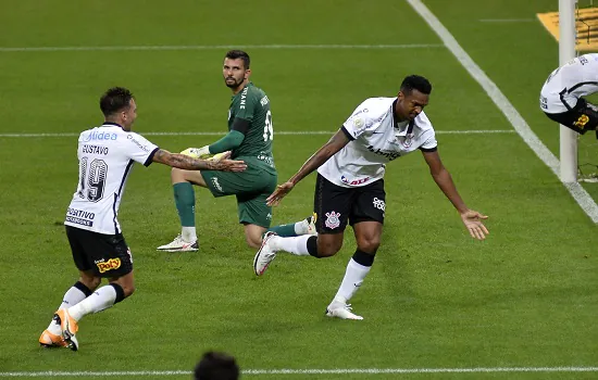 Corinthians goleia o Fluminense e se aproxima do G6