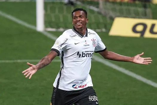 De virada, Corinthians vence Goiás em casa e sobe na tabela