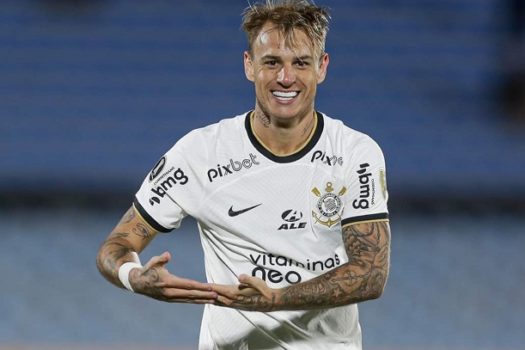 Corinthians supera lesão de Renato Augusto e vence na estreia da Libertadores