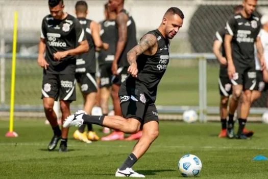 Sylvinho relaciona força máxima e pode repetir Corinthians diante do Athletico-PR