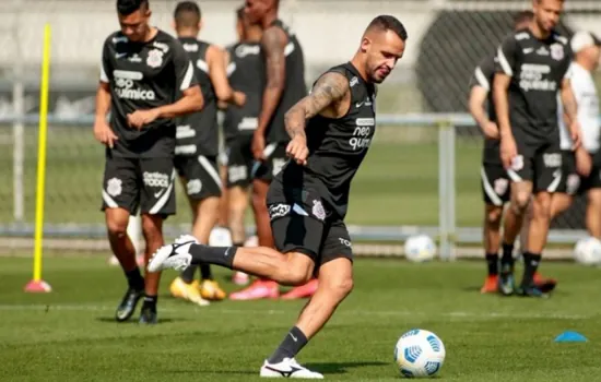 Sylvinho relaciona força máxima e pode repetir Corinthians diante do Athletico-PR