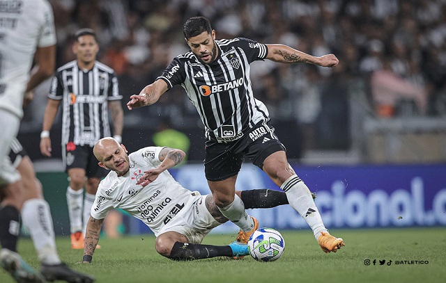 Atlético-MG tenta manter o embalo diante do desesperado Coritiba