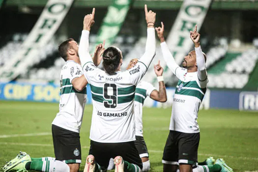 Série B: Coritiba goleia Brusque por 4 a 0