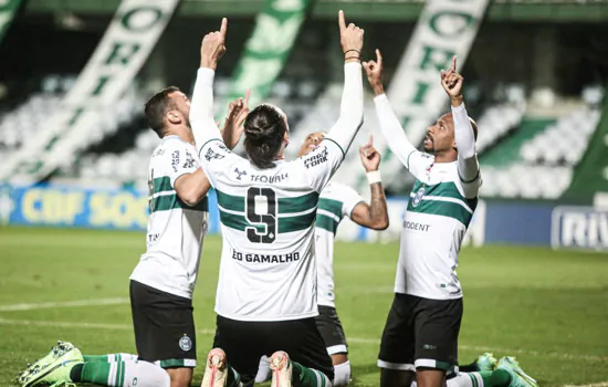 Série B: Coritiba goleia Brusque por 4 a 0