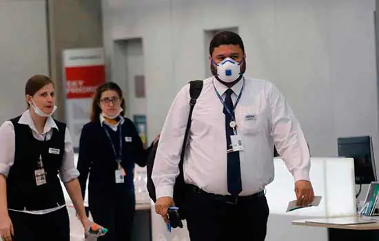 Coronavírus muda rotina no aeroporto de Guarulhos