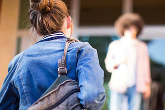 Pais trocam colégios particulares por públicos