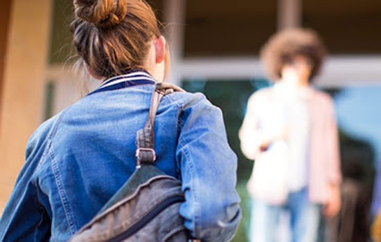 Pais trocam colégios particulares por públicos