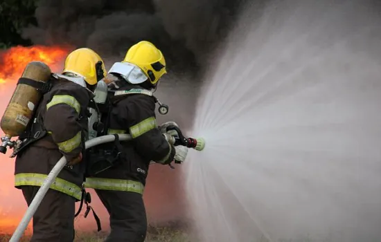 Explosão deixa dois feridos no polo petroquímico de Mauá