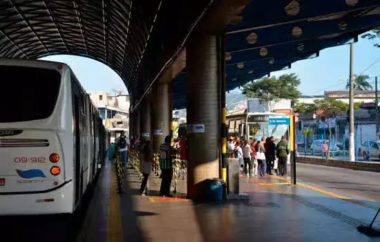 Setor de transporte iniciará 2021 em crise