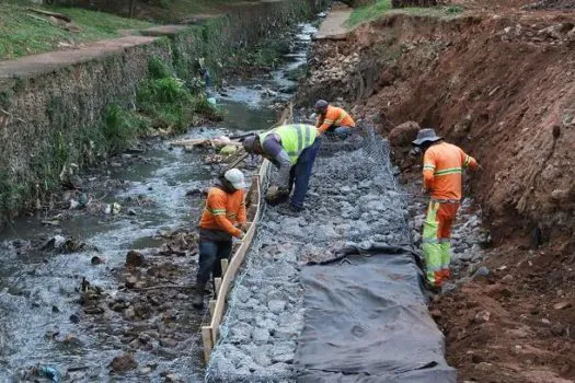 Diadema realiza obras de melhorias em dois córregos da cidade