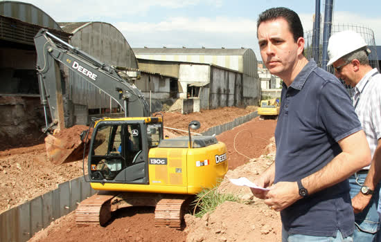 Obras de canalização de trecho do córrego Guarará entram na fase final