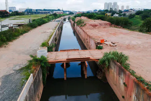 Canalização do córrego Ribeirão dos Couros atinge 90% das obras concluídas