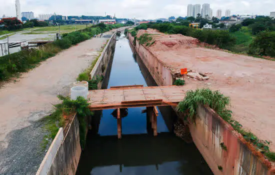 Canalização do córrego Ribeirão dos Couros atinge 90% das obras concluídas