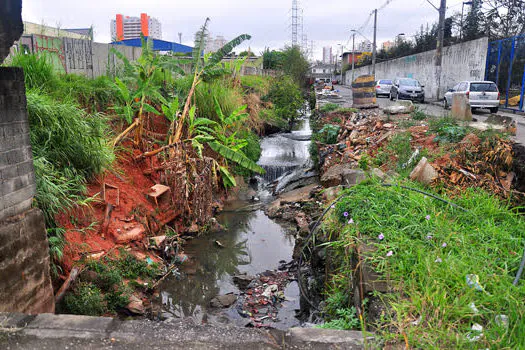 Santo André assina contrato para obra de canalização de trecho do córrego Utinga