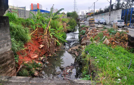 Santo André assina contrato para obra de canalização de trecho do córrego Utinga