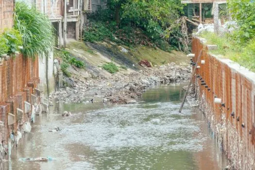 Prefeitura de SP trabalha na contenção das margens do Córrego Ponte Rasa