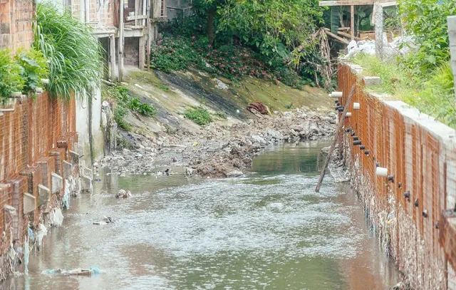 Prefeitura de SP trabalha na contenção das margens do Córrego Ponte Rasa