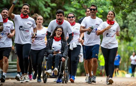 Corrida de rua global e beneficente reúne mais de 100 mil pessoas