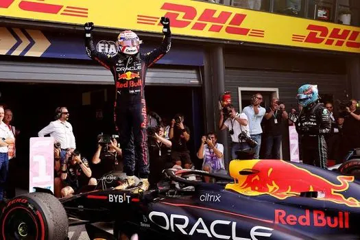 Verstappen vence na Holanda, faz a festa com a torcida e dispara na ponta da F-1