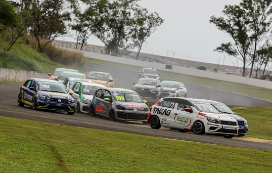 Sábado em Londrina é marcado por corridas e grandes duelos na Turismo Nacional