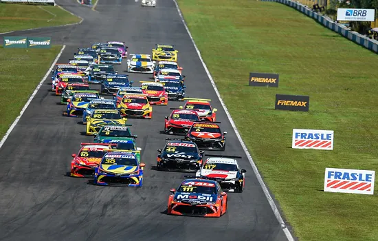 Gaetano Di Mauro vence 1ª prova da 6ª etapa da Stock Car; Bruno Baptista leva 2ª_x000D_