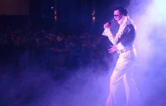 Tributo a Elvis Presley agita o primeiro show do ano no Shopping Praça da Moça