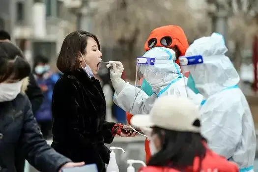 China afrouxa requisitos de quarentena, incluindo a quem chega ao país