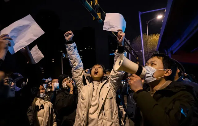 China relaxa restrições em regiões após protestos