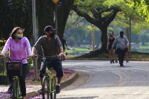 Covid-19: De acordo com CNM, mais de 1,2 mil municípios devem manter exigência de máscara