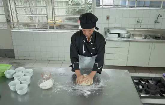 Cozinha Criativa de Diadema ensina como fazer panetone