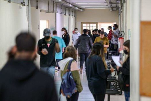 Candidatos da segunda chamada do Vestibulinho recebem resultado da matrícula