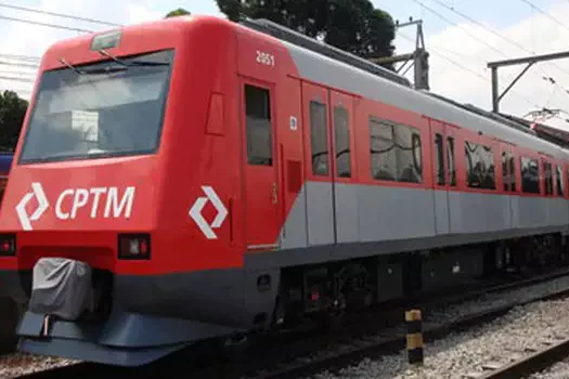 CPTM comemora o Dia do Abraço com exposição em painel sobre o tema