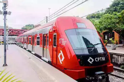 Coral de Natal faz apresentação nas estações José Bonifácio e Dom Bosco