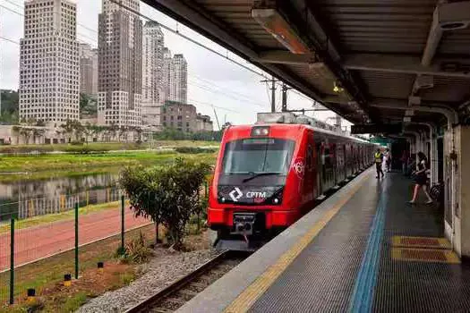 Estação Calmon Viana da CPTM ganha arte de grafite produzida por maquinista