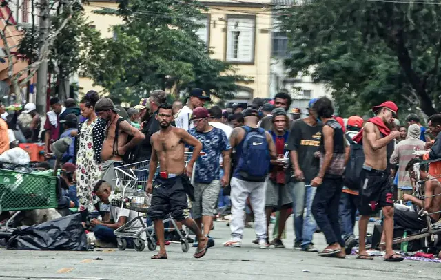 Novo pacote para Cracolândia prevê câmeras e mais internações