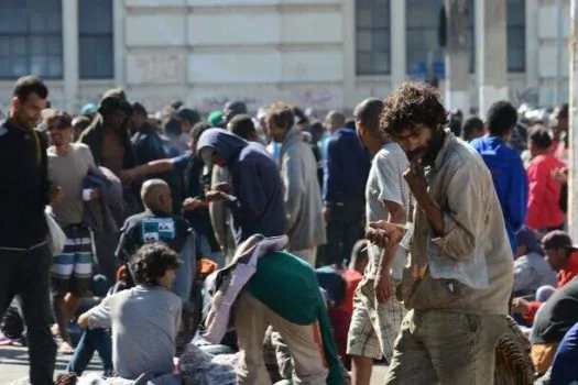 Cracolândia: usuários de drogas ateiam fogo e obstruem ruas no centro de São Paulo