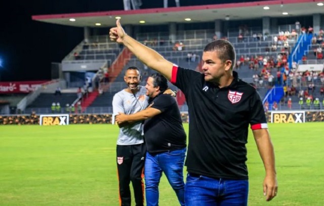 CRB demite Umberto Louzer após terceira derrota seguida na Série B