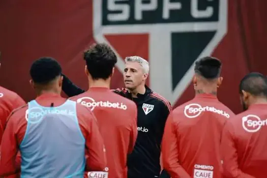 Diretoria do São Paulo decide em reunião manter Crespo pelo menos até o clássico