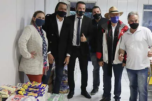 Projeto social recebe doação de mais 1 t de alimentos arrecadados em live de Frank Aguiar