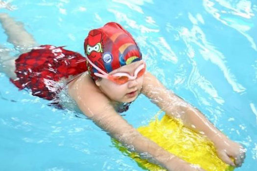 Benefícios da natação para crianças