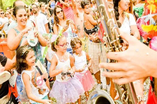 Cuidados com crianças e adolescentes durante o carnaval