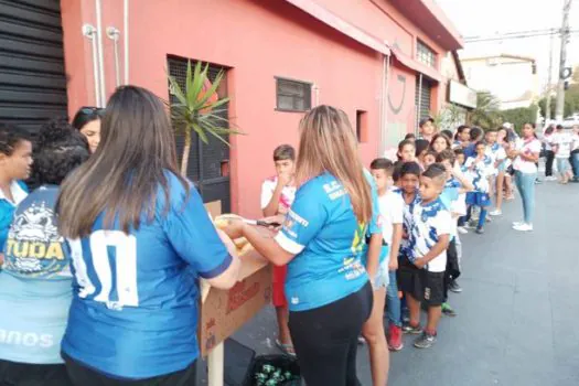 Crianças do Jardim Santo André vão para o estádio pela 1ª vez