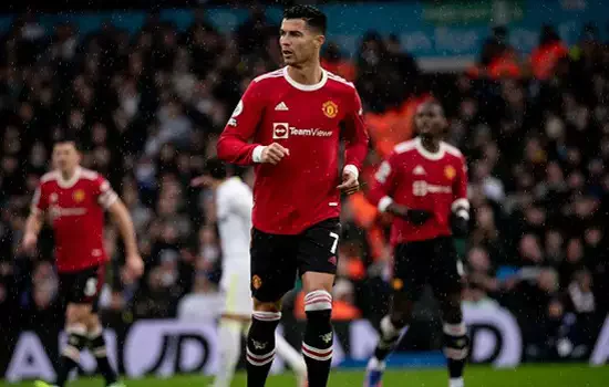 Cristiano Ronaldo não treina no United pelo 2º dia e aumenta rumores sobre saída